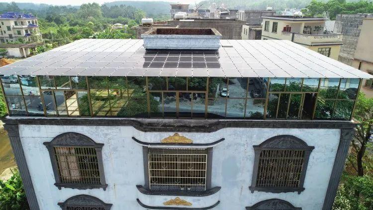 還在裝傳統(tǒng)陽光房？太傻了！如今大家都裝這個(gè)，美觀、環(huán)保還能賺錢！